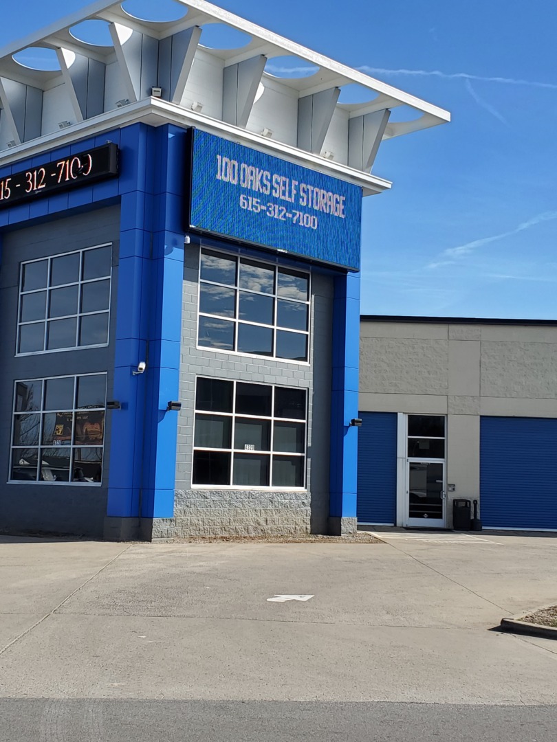 SelfStorage Units in Nashville, TN 100 Oaks Self Storage