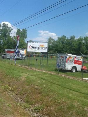 Sunshine Storage - truck rental/signage
