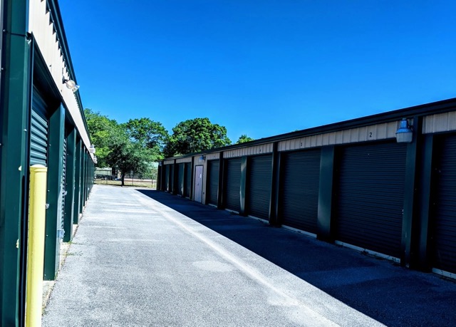 Medium storage units in Crestview, FL.
