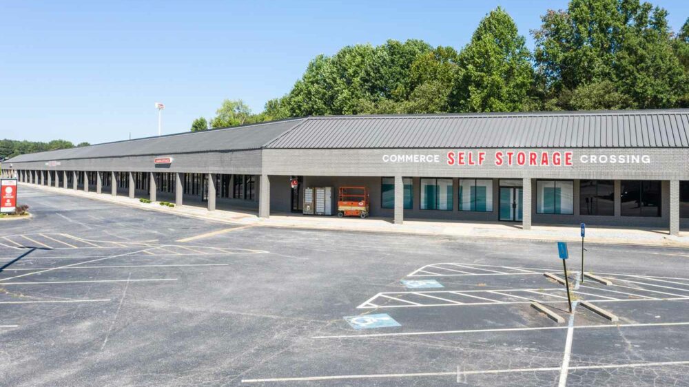 Commerce Crossing Self Storage drive space