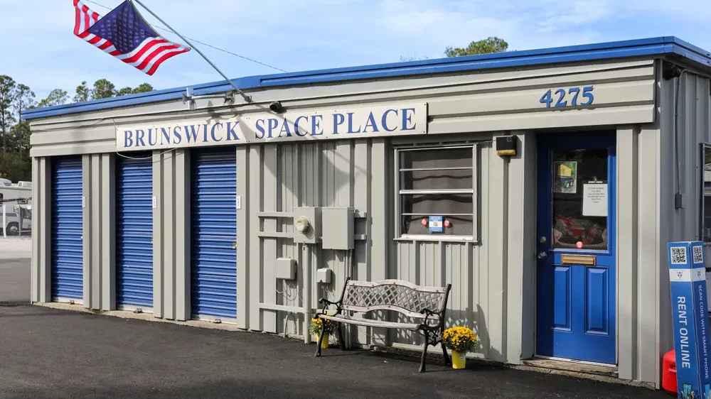 Self Storage Units in Brunswick, GA, on Highway 17 Brunswick Space