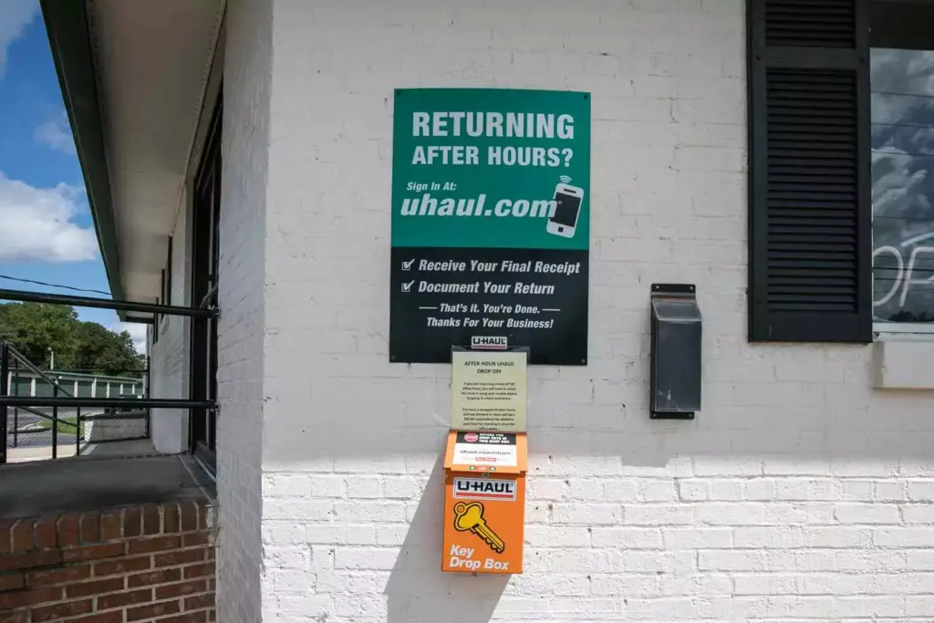 Commerce Storage post