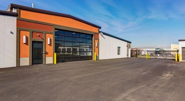 Store front of Crystal Lake Self Storage in Crystal Lake, IL.